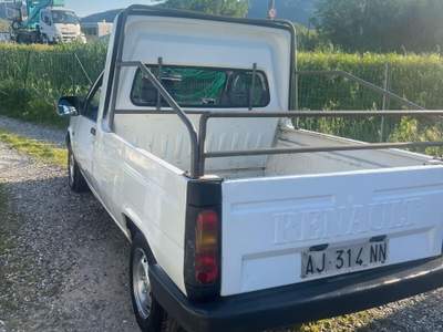 Renault Express 1.9 diesel 2p. Pick-up Bianco usata Carrara