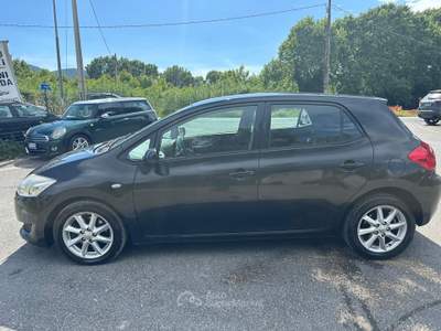 Toyota Auris DPF 5 porte Sol Nero usata Carrara