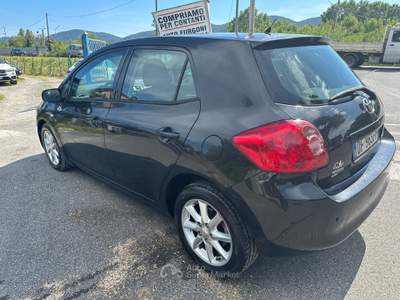 Toyota Auris DPF 5 porte Sol Nero usata Carrara