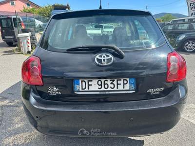 Toyota Auris DPF 5 porte Sol Nero usata Carrara