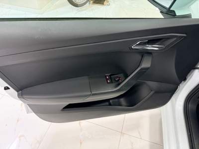 Seat Ibiza 1.6 TDI 95 CV 5 porte Business Bianco usata MASSAFRA
