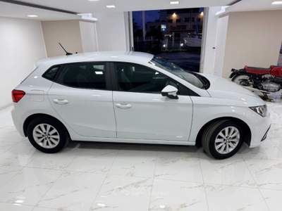 Seat Ibiza 1.6 TDI 95 CV 5 porte Business Bianco usata MASSAFRA