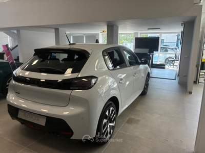 Peugeot 208  5p - style puretech 100 s&s Bianco usata Gaglianico
