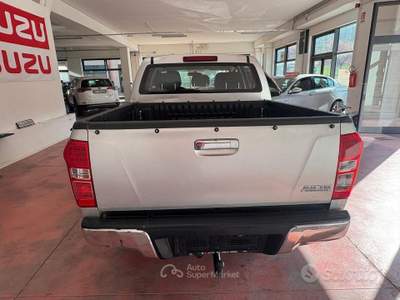 Isuzu D-Max PICK-UP 4x4 DOPPIA CABINA Posti5 Diese usata Montelabbate