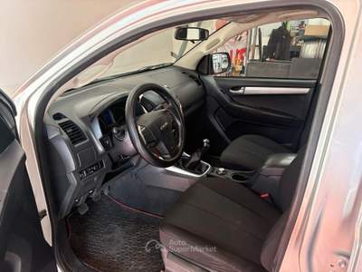 Isuzu D-Max PICK-UP 4x4 DOPPIA CABINA Posti5 Diese usata Montelabbate