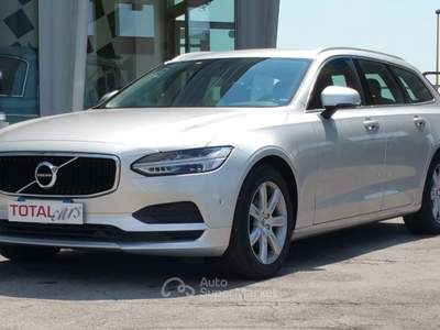Volvo V90 D4 Geartronic Momentum Argento usata Bassano del Grappa