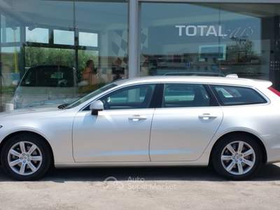 Volvo V90 D4 Geartronic Momentum Argento usata Bassano del Grappa