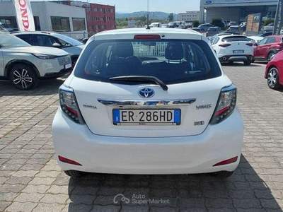 Toyota Yaris Yaris 5p 1.5h Lounge Bianco usata Pianopoli