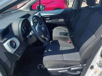 Toyota Yaris Yaris 5p 1.5h Lounge Bianco usata Pianopoli