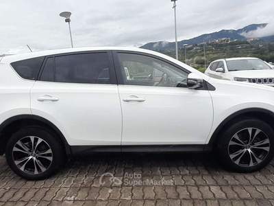 Toyota RAV4 Rav4 2.0 d-4d Active 2wd 124cv mt Bianco usata Pianopoli