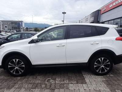 Toyota RAV4 Rav4 2.0 d-4d Active 2wd 124cv mt Bianco usata Pianopoli