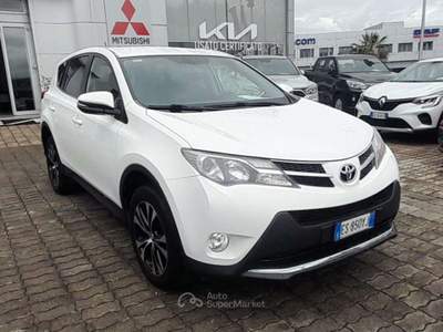 Toyota RAV4 Rav4 2.0 d-4d Active 2wd 124cv mt Bianco usata Pianopoli