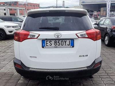 Toyota RAV4 Rav4 2.0 d-4d Active 2wd 124cv mt Bianco usata Pianopoli