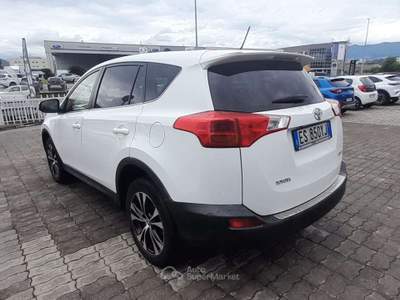 Toyota RAV4 Rav4 2.0 d-4d Active 2wd 124cv mt Bianco usata Pianopoli