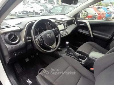 Toyota RAV4 Rav4 2.0 d-4d Active 2wd 124cv mt Bianco usata Pianopoli