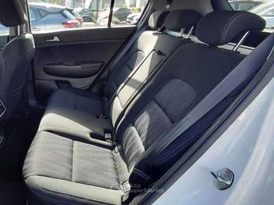 Kia Sportage Sportage IV 2021 1.6 crdi mhev Business Class 2wd 136cv Bianco usata Pianopoli