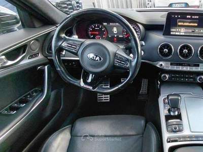 Kia Stinger Stinger 3.3 t-gdi GT awd 366cv auto my18 Bianco usata Pianopoli