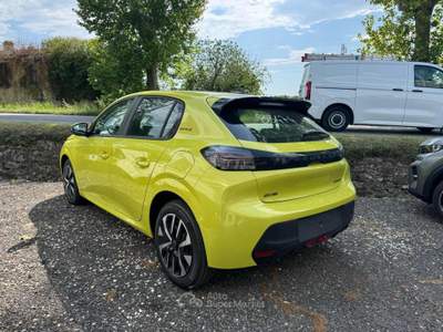 Peugeot 208 Hybrid 110 e-DCS6 Style Giallo usata Massarosa