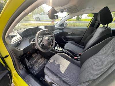 Peugeot 208 Hybrid 110 e-DCS6 Style Giallo usata Massarosa