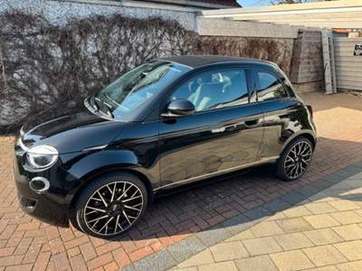 Fiat 500e 2022 Fiat 500e Icon Cabrio 42 kWh Apple CarPlay Nero usata San Pietro Di Feletto