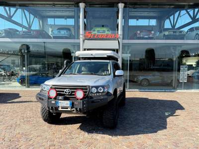 Toyota Land Cruiser V8 4.7 VVT-i 7 posti Argento usata Castiglione delle Stiviere