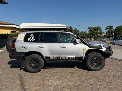 Toyota Land Cruiser V8 4.7 VVT-i 7 posti Argento usata Castiglione delle Stiviere
