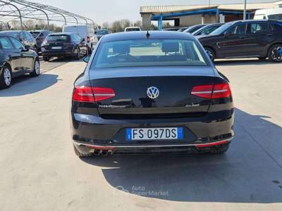 Volkswagen Passat Berlina 2.0 tdi Executive 4motion 190cv dsg FS097D Nero usata Basiliano