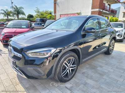 Mercedes-Benz GLA GLA 200 d Automatic Sport Plus TETTO APRIBILE - FARI MULTIBEAM Nero usata Somma Vesuviana