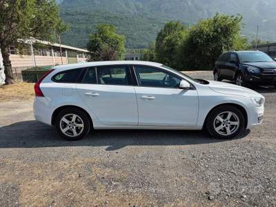Volvo V60 NEOPATENTATI usata Quart