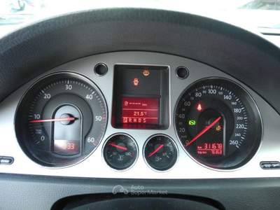 Volkswagen Passat Variant 2.0 TDI DPF DSG Highli usata Mantova
