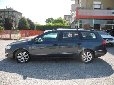 Volkswagen Passat Variant 2.0 TDI DPF DSG Highli usata Mantova