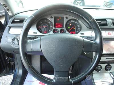 Volkswagen Passat Variant 2.0 TDI DPF DSG Highli usata Mantova