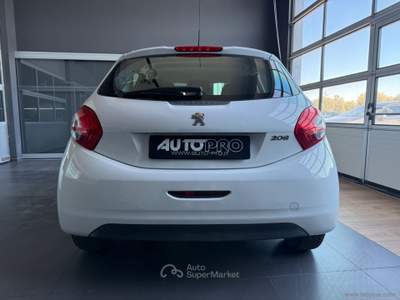 Peugeot 208 208 1.2 VTi 82 CV 5p. Access Bianco usata San Michele salentino