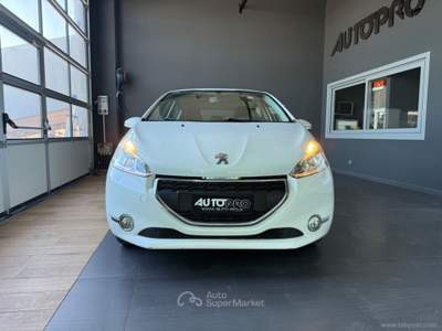 Peugeot 208 208 1.2 VTi 82 CV 5p. Access Bianco usata San Michele salentino