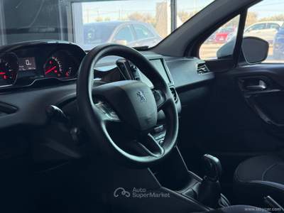 Peugeot 208 208 1.2 VTi 82 CV 5p. Access Bianco usata San Michele salentino