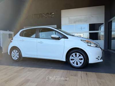 Peugeot 208 208 1.2 VTi 82 CV 5p. Access Bianco usata San Michele salentino