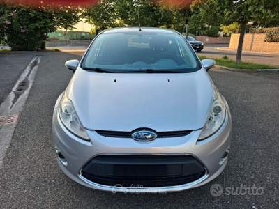 Ford Fiesta 1.2 5 porte SOLAMENTE 60.000 KM usata Grosseto