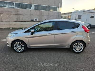 Ford Fiesta 1.2 5 porte SOLAMENTE 60.000 KM usata Grosseto