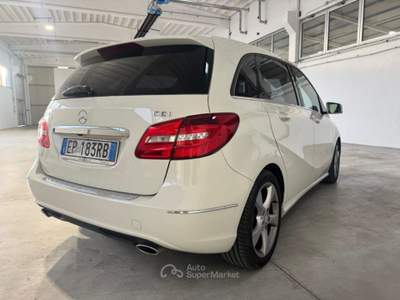 Mercedes-Benz Classe B CDI BlueEFFICIENCY Premium 136CV Bianco usata Spilimbergo