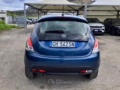 Lancia Ypsilon 70 Cv Hybrid Silver usata TURRIVALIGNANI