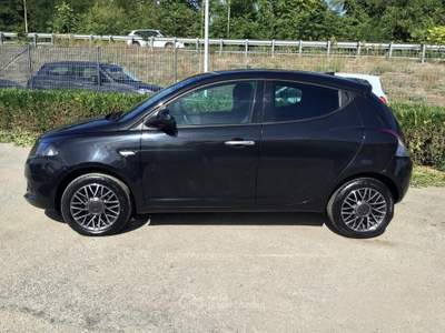 Lancia Ypsilon 70cv Hybrid Platino usata TURRIVALIGNANI