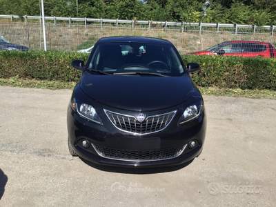 Lancia Ypsilon 70cv Hybrid Platino usata TURRIVALIGNANI