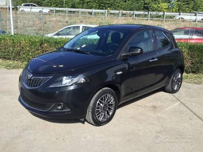 Lancia Ypsilon 70cv Hybrid Platino usata TURRIVALIGNANI