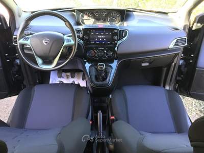 Lancia Ypsilon 70cv Hybrid Platino usata TURRIVALIGNANI