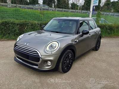 MINI Clubman 1.5 Cooper D Business 116Cv Diesel Turbo 5 po usata TURRIVALIGNANI