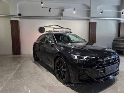 Audi Q8 S line edition  Laser Night C23" SOFTCLOSE ruote sterzanti Nero usata Firenze