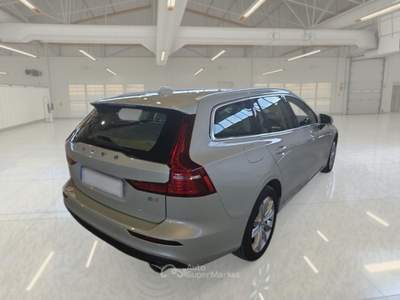 Volvo V60 VOLVO V60 B4 AUTOM. MOM. BUSINESS PRO STATION WAGON usata Roma