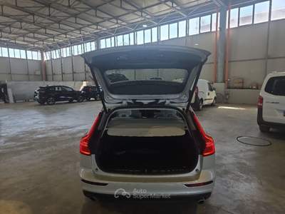 Volvo V60 VOLVO V60 B4 AUTOM. MOM. BUSINESS PRO STATION WAGON usata Roma