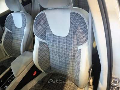 Volvo V60 VOLVO V60 B4 AUTOM. MOM. BUSINESS PRO STATION WAGON usata Roma