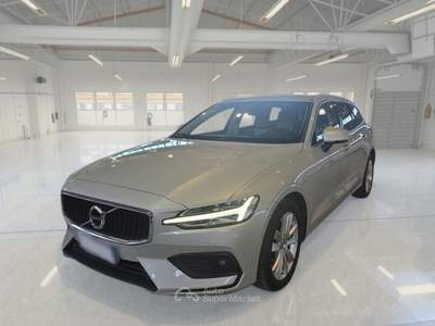 Volvo V60 VOLVO V60 B4 AUTOM. MOM. BUSINESS PRO STATION WAGON usata Roma